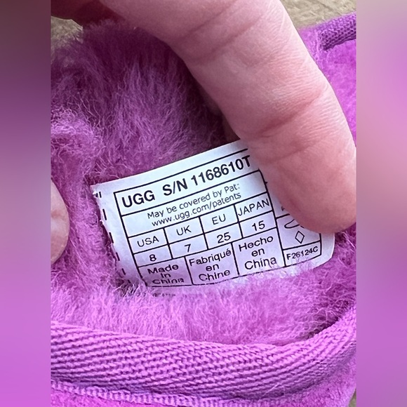 UGG® Kids' Classic Short lI  Genuine Shearling Boot in Purple Size 8 - Picture 7 of 8